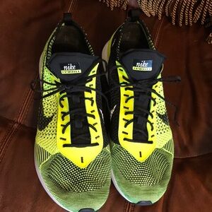 NIKE  FLYKNIT  Men's Vibrant Yellow and Black Athletic Shoes